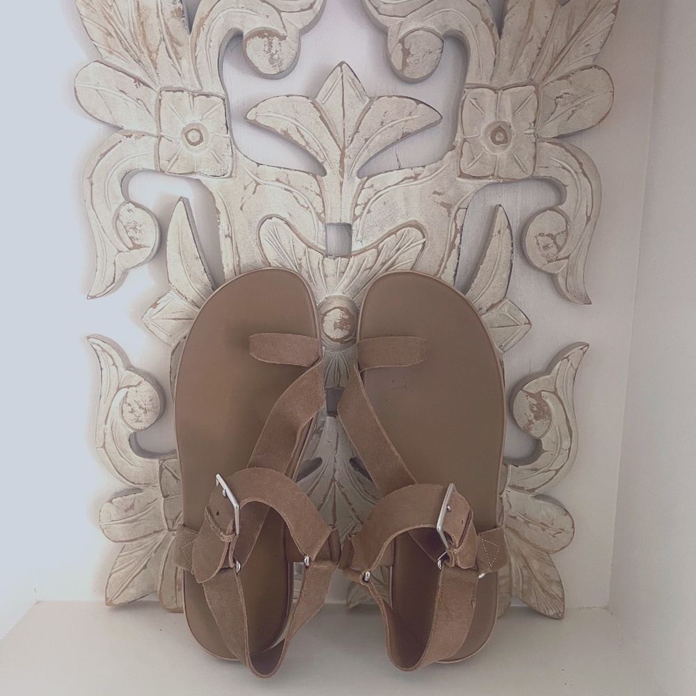 HERMES: Elegant Suede Sandals